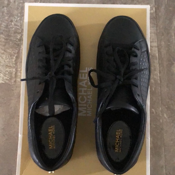 NEW Michael Kors Fashion Sneakers - Picture 2 of 4